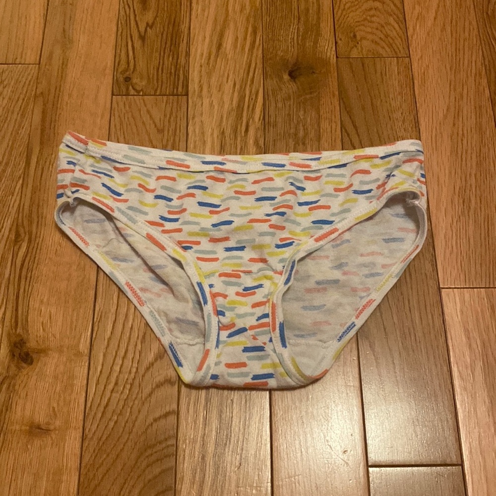 Brandys fruit of the loom size is eight unisex color is white with color stripes